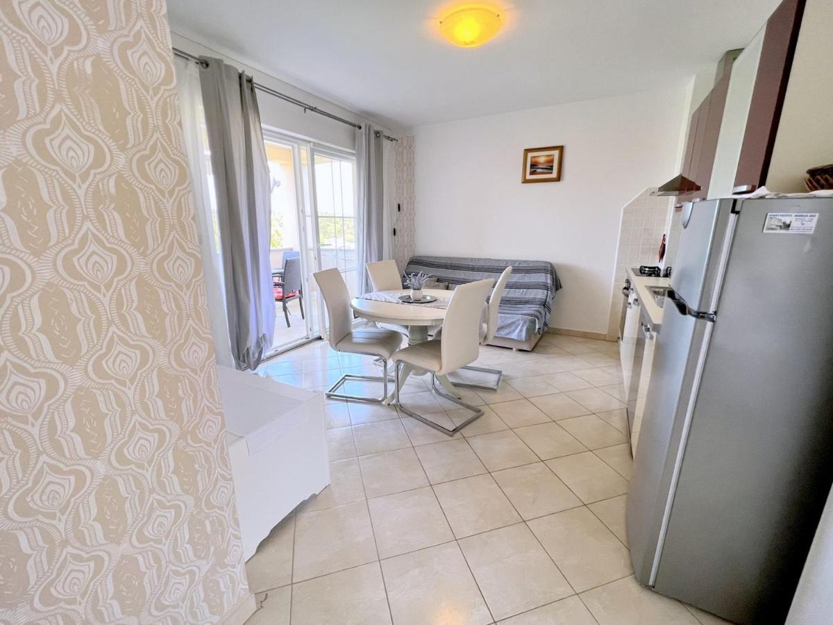 Miramar Apartments Banjol Exterior foto